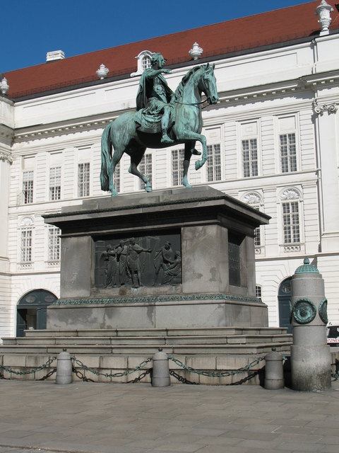 Denkmal vor der Hofreitschule