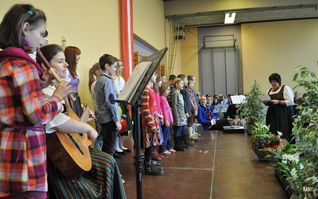 Der Kindergarten und die Volksschule St. Peter i.S. gratulierten musikalisch. | Foto: Maria Fauth