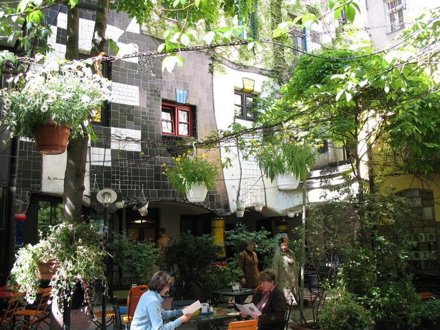 HUNDERTWASSERHAUS