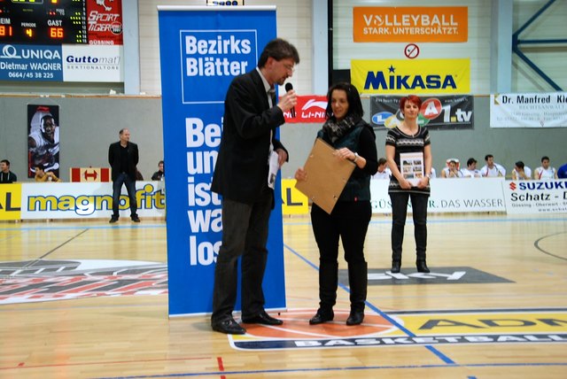 In Vertretung für die Orientierungsläuferin Julia Bauer (SKV OLG Deutsch Kaltenbrunn) nahm Mama Michaela die Urkunde entgegen