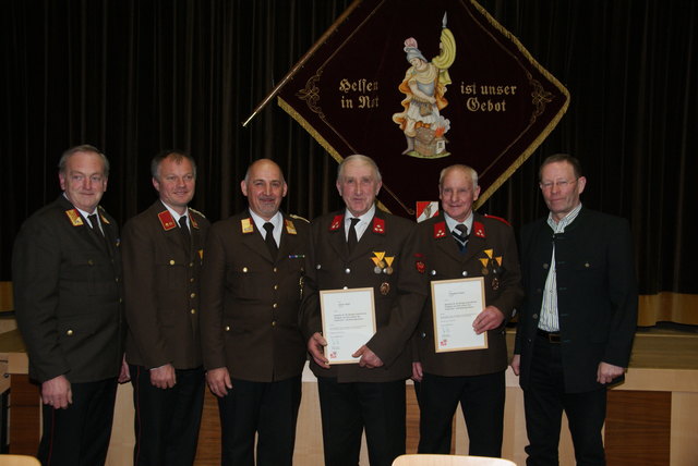 AFK Herbert Jehle, Kdt. Clemens Hauser, BFK Stv. Hubert Senn, Anton Wolf, Friedrich Falch uund Bgm. Franz Kathrein.