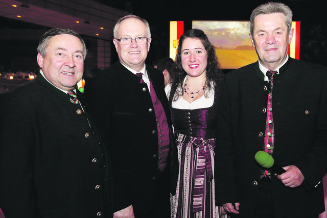 LAbg. Bgm. Franz Weinberger, Landwirtschaftskammer-Präsident Franz Reisecker, Julia Reisecker und Walter Egger | Foto: Land OÖ