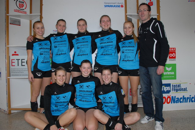 von links nach rechts - hinten: Nicole Altmann, Marlene und Verena Hieslmair, Anna Hübner, Natalie Altmann, Hannes Hieslmair vorne: Ines Maringer, Ines Lugerbauer, Iris Mair | Foto: Lugerbauer