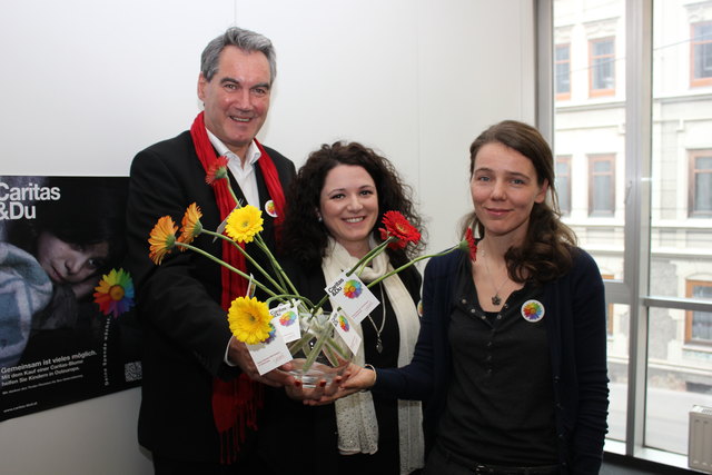 Freuen sich über Kooperation mit Floristen: G. Schärmer, I. Delhysa und E. Haun (v.li.)