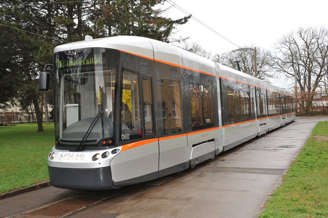 Sechs neue CityRunner werden für die Straßenbahnverlängerung nach Traun benötigt. Dafür ist ein Investitionsvolumen von ca. 20 Millionen Euro nötig. | Foto: LinzAG