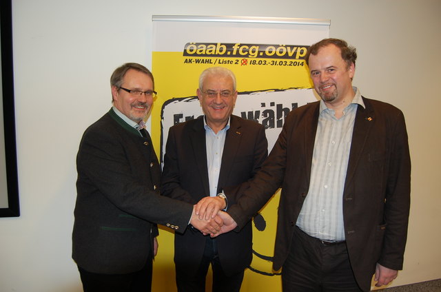 AK-Vizepräsident Helmut Feilmair mit den Spitzenkandidaten des Bezirkes Linz und Linz Land v.l.n.r.: Stefan Mayr (Linz Land), AK-Vpräs. Helmut Feilmair, Ivica Stojak (Linz Stadt. in Vertretung von Wolfgang Pischinger, der bei einer Gewerkschaftstagung in Brüssel weilt).