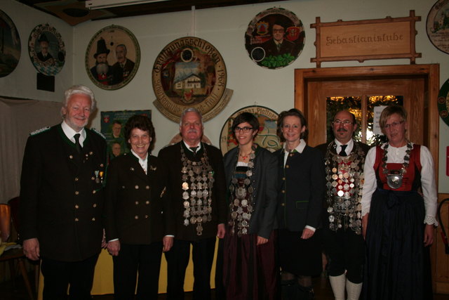 v.l.n.r. OSM Arno Gufler, Bezirksschützenkönigin Mair Hedi, Schützenkönig KK-Pistole Franz Oberdanner, Schützenkönigin KK-Gewehr Kathrin Plattner, EOSM BM Dr. Eva Maria Posch, Schützenkönig KK-Gewehr Robert Schindl, Landesschützenkönigin Agnes Schindl,