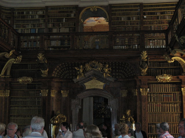 In der Stiftsbibliothek