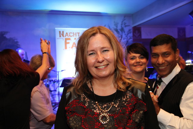 Entzückende Gastgeberin: Martina Fröhlich als Gastgeberin beim Arbeiterball.