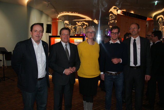 Alpinarium-Projektleiter Helmut Pöll. LH Günther Platter, Simone Haar, Roland Lehnen (Holzer Kobler Architekten) und Alpinarium-GF Anton Mattle (v. l.).