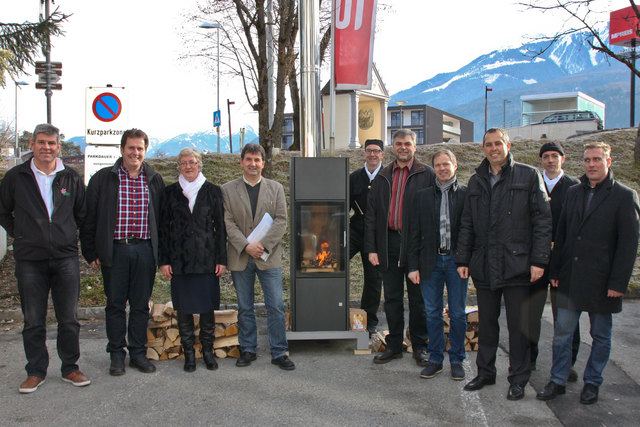 Mitten in Arzl wurde das richtig heizen mit Holz vorgestellt