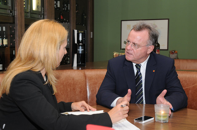 Burgenlands Landeshauptmann Hans Niessl im Interview mit Chefredakteurin Karin Strobl: "Bin nicht enttäuscht."