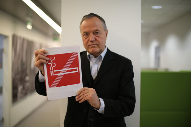 Rauchsheriff Dietmar Erlacher: "Ich habe von 1. Jänner 2009 bis jetzt 19.700 Lokale angezeigt. Die 20.000er Marke haben wir bald erreicht." | Foto: Andreas Edler