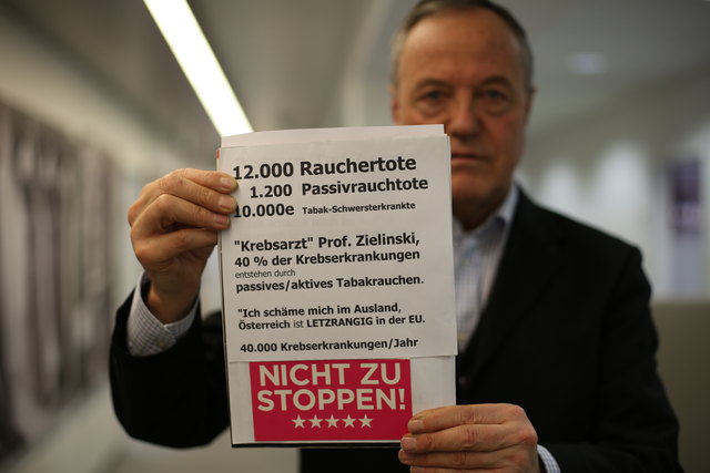 Erlacher: "In Österreich haben wir jährlich 12.000 Rauchertote. 40 Prozent aller Krebserkrankungen entstehen durch aktives und passives Rauchen." | Foto: Andreas Edler