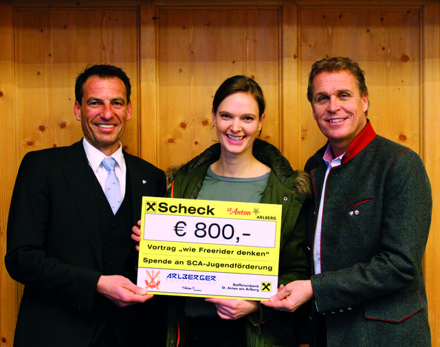 Freuen sich über die gelungene Aktion: Die Ski-Club Arlberg-Mitglieder Gerhard Eichhorn (Raiffeisen St. Anton), Andrea Saexinger (Arlberger Bergbahnen) und Martin Ebster (TVB St. Anton am Arlberg). | Foto: TVB St. Anton/Stubenböck