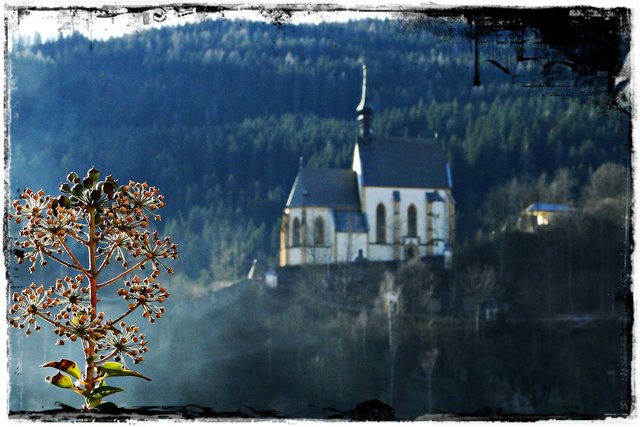 Die Leonhardikirche ist Teil der Burganlage Grünfels in Murau