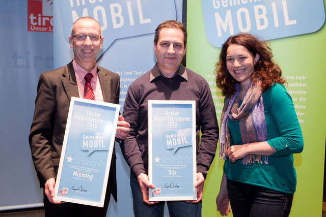 Energie Tirol
v.l.: Bgm. Franz Dengg – Gemeinde Mieming und GR Peter Föger – Gemeinde Silz mit LHStvin Ingrid Felipe bei der Verleihung der Mobilitätssterne 2013. | Foto: Foto: Energie Tirol