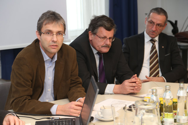 Krisensitzung: Spannring (GF Binder), Nuener (Eigentümervertreter), Bgm. Anzengruber. | Foto: Franz Neumayr