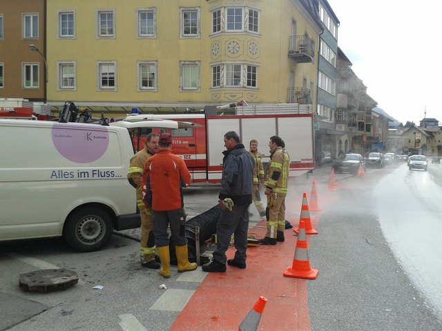 Im Bereich der Baumgartnerstraße war am Samstag ein Rohr gebrochen. | Foto: Stadtwerke Kufstein/Senfter