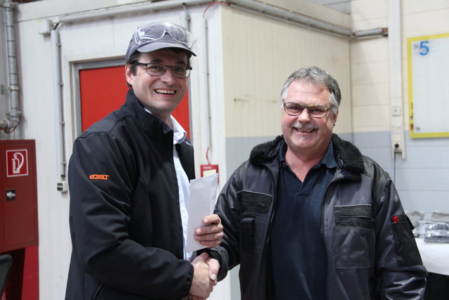 Mit Leib und Seele dabei: Kurt Holzer (re.), Glasspezialist seit 35 Jahren. | Foto: Glassolutions Eckelt