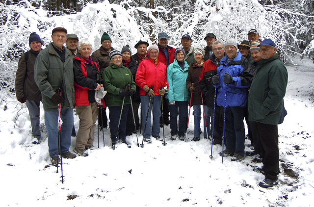 Die wanderfreudigen Senioren aus St. Margarethen/Raab ließen sich den ersten Schnee nicht entgehen. | Foto: kk