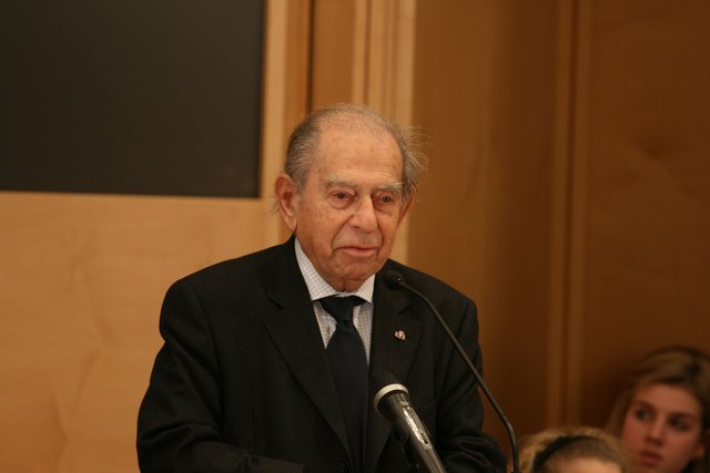 Prof Paul Lendvai bei seinem mitreißenden Gastreferat in Linz. | Foto: Yad Vashem/Schuster