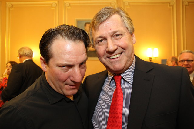 "Kaiser" Robert Palfrader und "Untertan" Bezirksvorsteher Erich Hohenberger