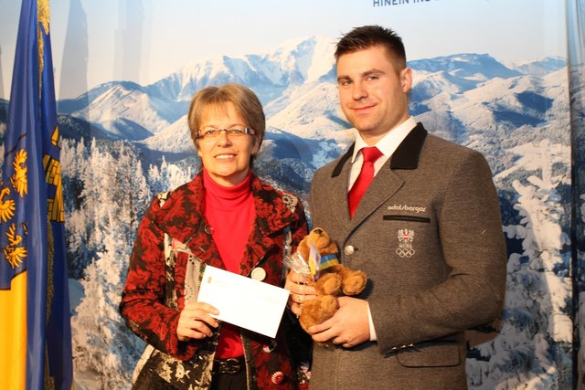 Landesrätin Petra Bohuslav und Olympia-Teilnehmer Stefan Withalm aus Langenzersdorf. | Foto: Christoph Schnitter