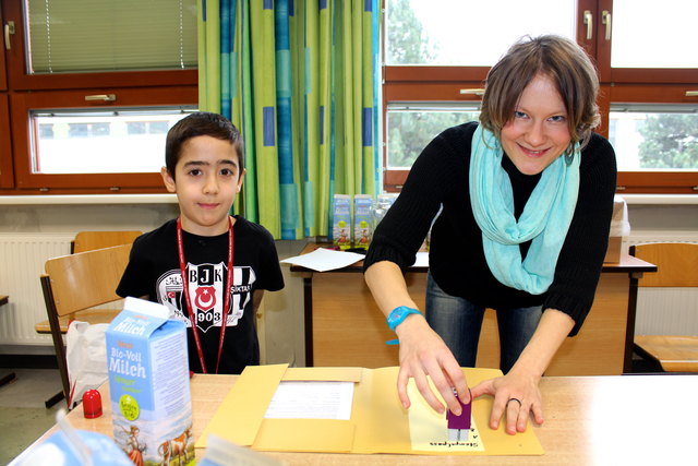 Gut gemacht, Salih! Von Lena Honusch gibt es einen Stempel in die Projektmappe