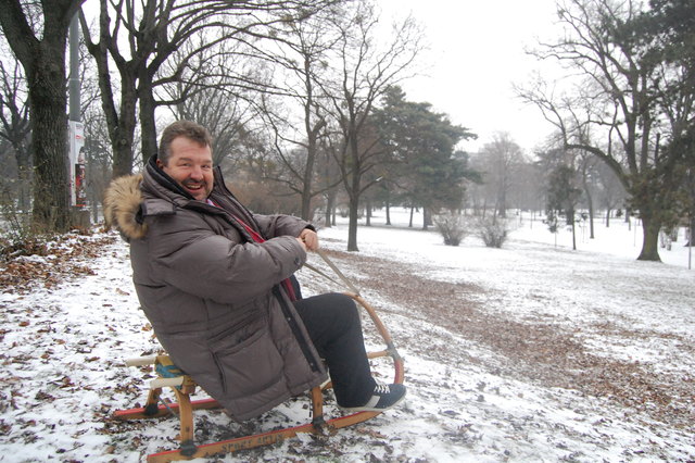 Winterspaß: VP-Klubobmann Franz Lerch ist von der Idee einer Rodelbahn begeistert.