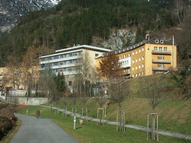 Das Krankenhaus St. Vinzenz in Zams hat die Verhandlungen über eine mögliche Kooperation mit der österreichischen Vinzenz Gruppe abgebrochen. | Foto: Archiv