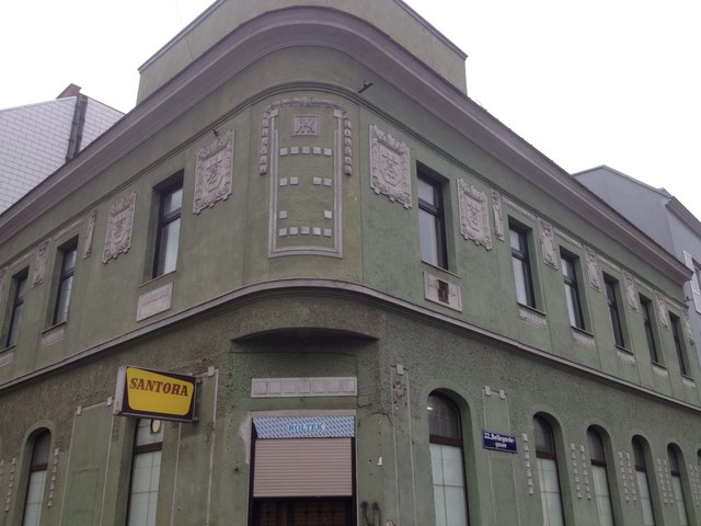 Top: Diese Fassade in der Bellegardegasse ist ein Augenschmaus.