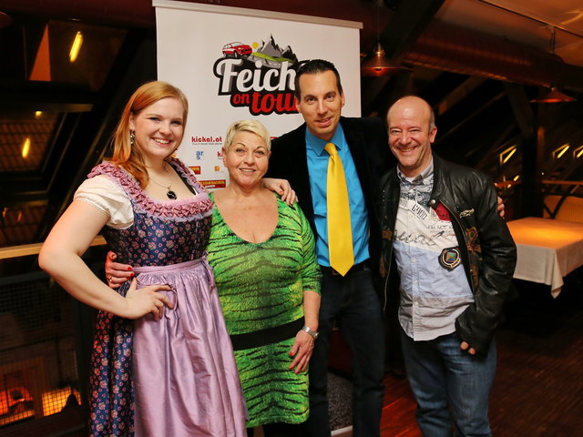 Fröhlicher Empfang: W24-Talkmaster Oliver Feicht (2.v.r.) mit seinem prominenten Gästen. | Foto: Heitra