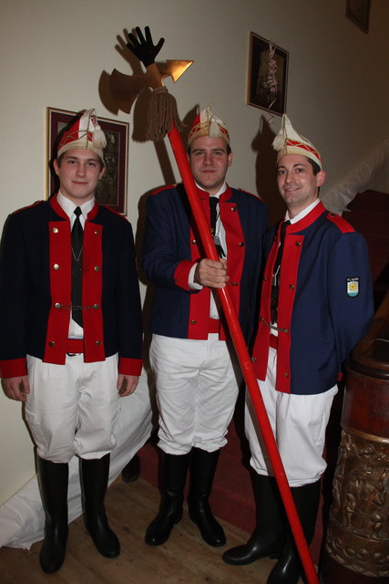 Beim Gilden-Abend marschierte die Garde mit Markus Gneist, Berthold und Johannes Ferstl auf.