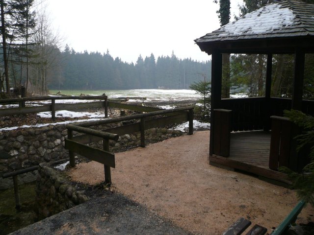 Picknickplatz am Kneippbecken in Piding/Obb.