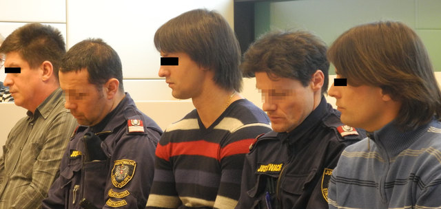 Ein Serbe und zwei Montenegriner gerieten ins Fadenkreuz der Fahnder: Ihr PKW wurde mit einem GPS-Peilsender verwanzt. | Foto: mr