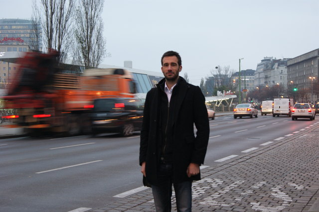 1. Bezirk: Über die Neugestaltung des Schwedenplatzes herrscht noch immer keine Einigung zwischen Stadt und Bezirk. Mehr dazu: http://www.meinbezirk.at/wien-01-innere-stadt/politik/schwedenplatz-was-nun-d825817.html