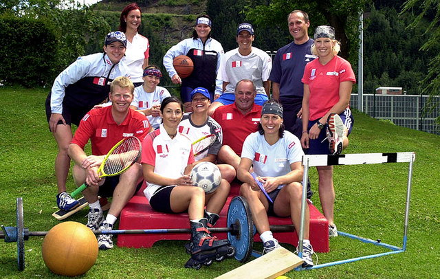 ÖSV-Mannschaftsfoto 2003: Kothbauer trainierte damals Michaela Dorfmeister (hinten 3.v.re.) und Alexandra Meissnitzer (hinten 3.v.li.). | Foto: privat