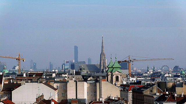 hier sind außer dem Steffel noch das Riesenrad rechts und der DC-Tower mittig im Hintergrund zu sehen.