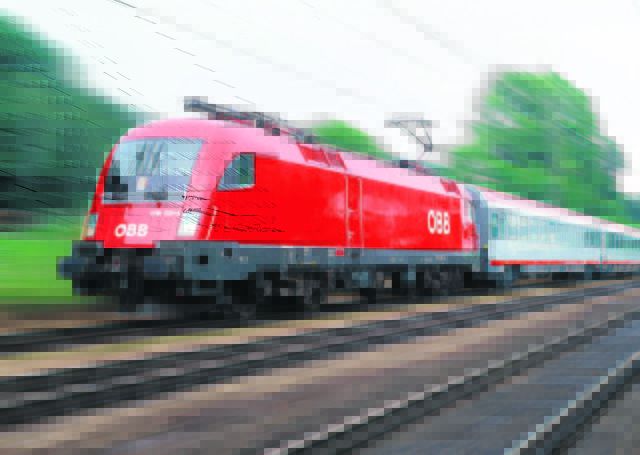 Damit die Züge problemlos unterwegs sind, werden jetzt die Schienen geschliffen. | Foto: ÖBB