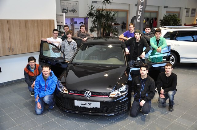 Die Lehrlinge von heute sind unsere Fachkräfte von morgen (im Bild: ein Teil des Lehrlingsteams). | Foto: Autohaus Falch