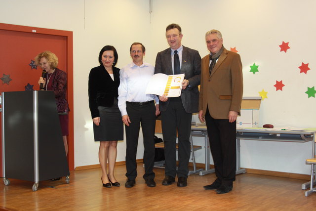 Elisabeth Meixner und Wolfgang Erlitz zeichneten Heinz Stubenberger (2.v.r.) und Hans Niederl (2.v.l.) aus.