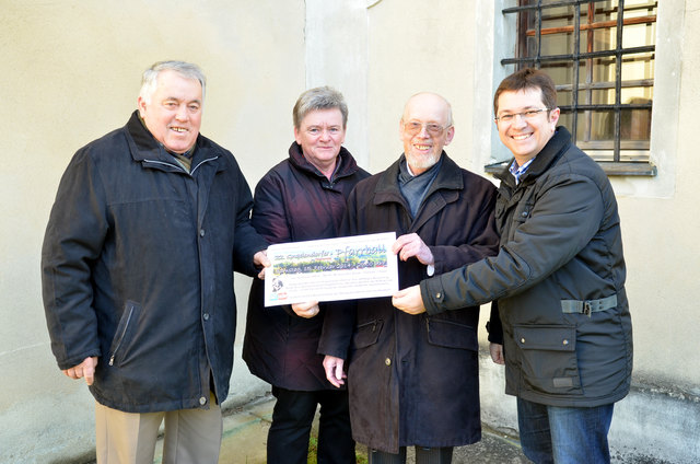 Pfarrer Herwig Porstner sowie die Pfarrgemeinderäte Franz Schmidt, Elisabeth Weninger und Markus Göstl laden Sie recht herzlich zum heurigen Pfarrball ein. | Foto: Pfarre Gnadendorf/ Markus Romstorfer