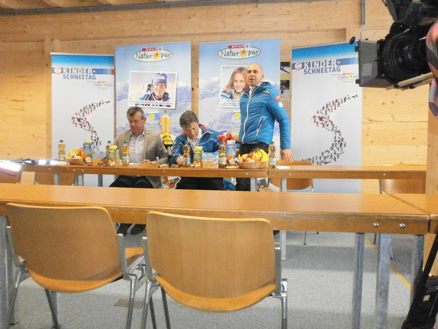 Prof. Peter Schröcksnadel, Dr. Gerhard Fritsch und Fritz Strobel bei der Pressekonferenz