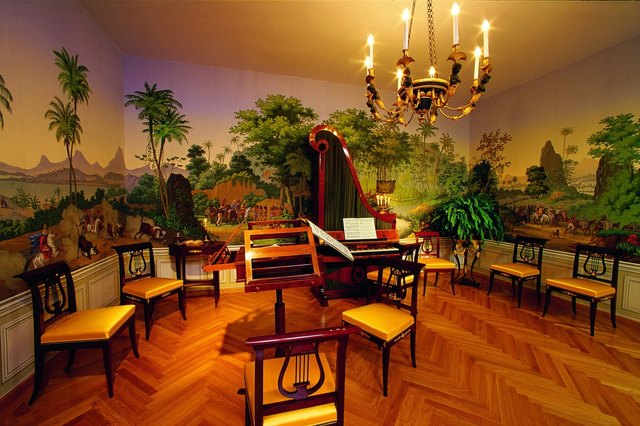 Musikzimmer im Empirestil mit Giraffenklavier | Foto: SKB/ BMobV; Lois Lammerhuber