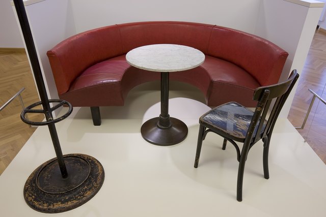 Sitzecke aus dem Café Museum / Operngasse von Josef Zotti um 1930 | Foto: SKB / BMobV; Lois Lammerhuber