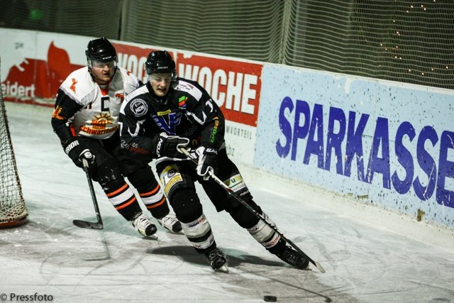 Stefan Gschiel (HCH) erzielte den zwischenzeitlichen Ausgleichstreffer @Foto: pressfoto.at