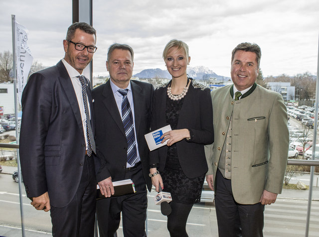 Michael Kretz (GF Bezirksblätter), Max Poringer (Messeleitung), Angelika Pehab (Chefredakteurin-Stv.) und LR Hans Mayr. | Foto: Foto: Pascal Lamers