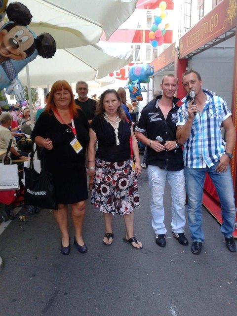 Es war ich, Mariya Shokalo mit meine Freundin Irene Necker beim Sommerfest 2013 beim meinem ca. "Hausmeister" - liebes SOZIALBAU AG
