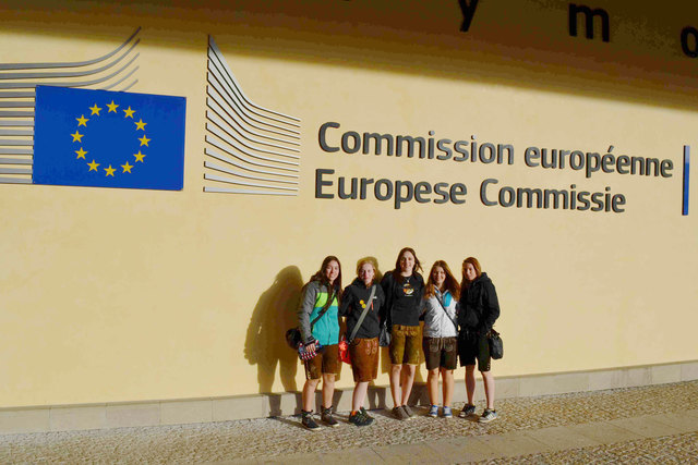 Im Rahmen des Comenius-Projektes besuchten die Schüler die EU-Kommission. | Foto: KK